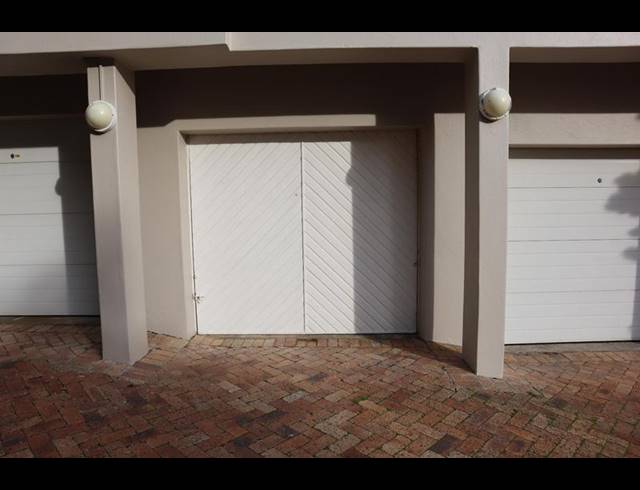 2 BEDROOM PROPERTY TO RENT IN VREDEHOEK